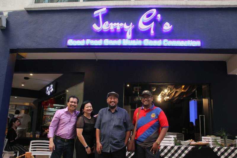 Jerry G's in Plaza Damas 